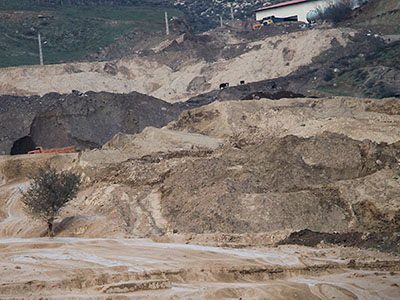 ضرورت بررسی صدور مجوز معادن جدید در مرزن آباد/ با مدیران کلی که مصوبه شورای حفظ حقوق بیت المال را نادیده می گیرند، برخورد شود