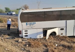 حادثه واژگونی اتوبوس در محور شوش به اهواز